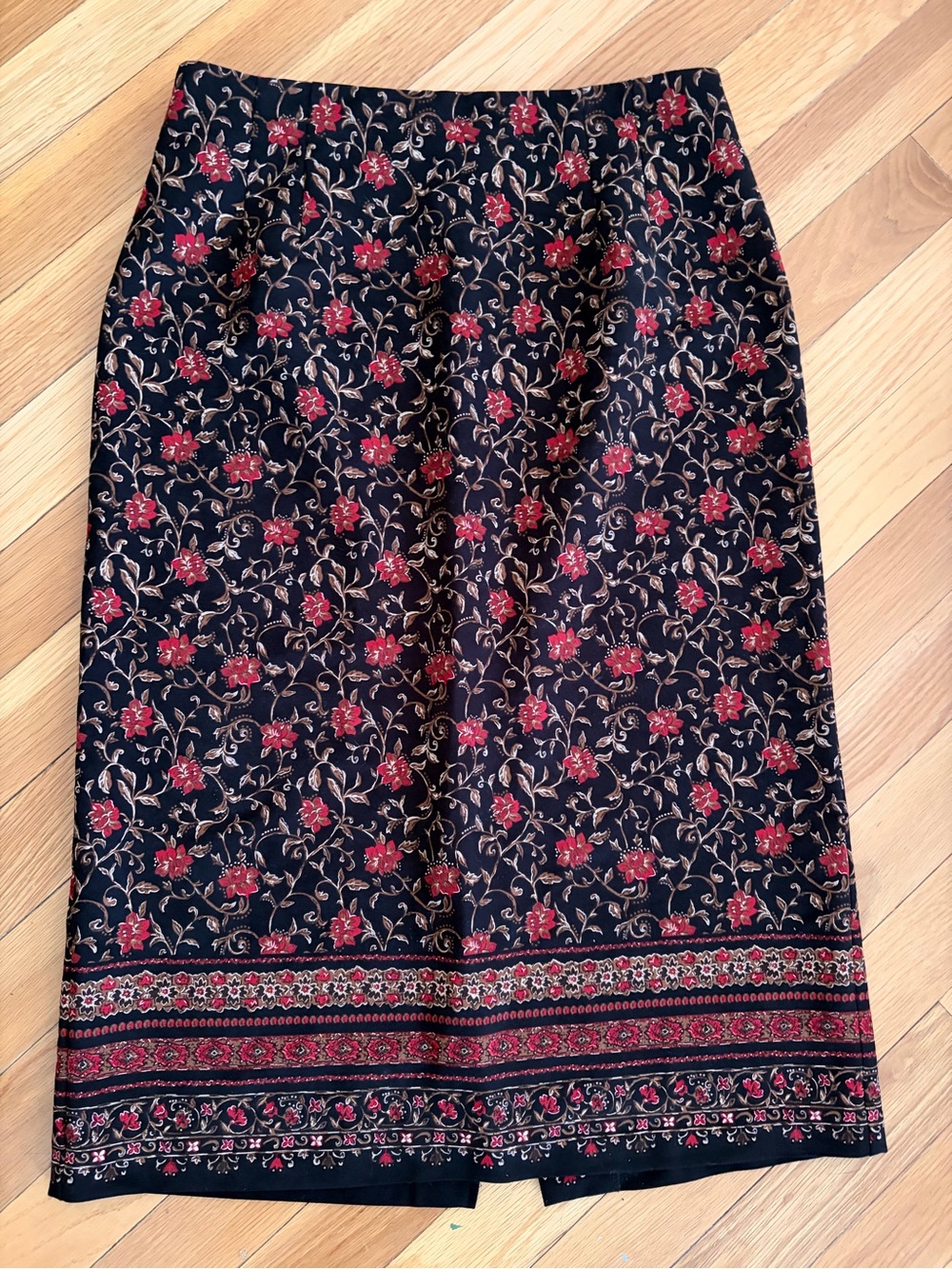 Briggs New York Black Pencil Skirt with Red Floral Pattern